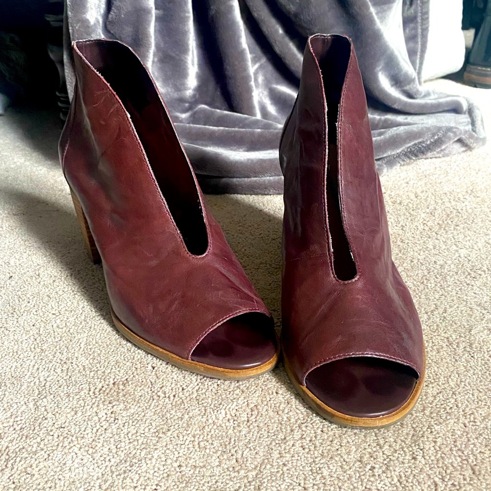 Lucky Brand Joal Cut-out booties size 10